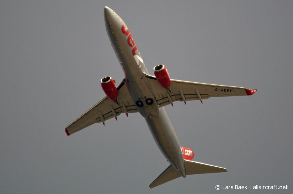 G-GDFP (28177) 1998 Boeing 737-8Z9 WL