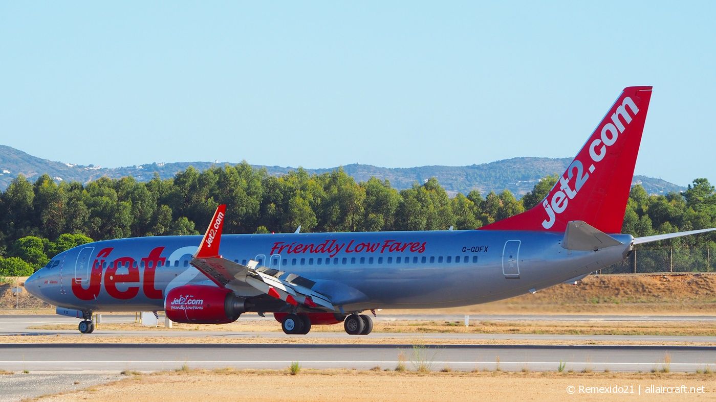 G-GDFX (27987) 2000 Boeing 737-8K5(WL)