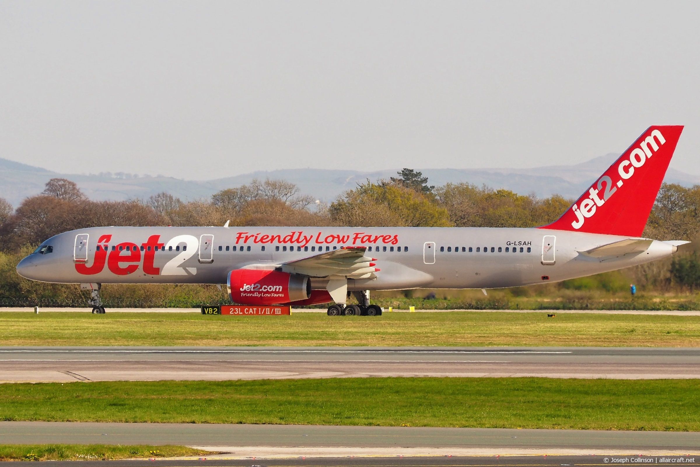 G-LSAH (24015) 1987 Boeing 757-21B