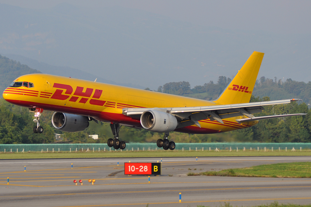 D-ALEE (22183) 1984 Boeing 757-236(SF)