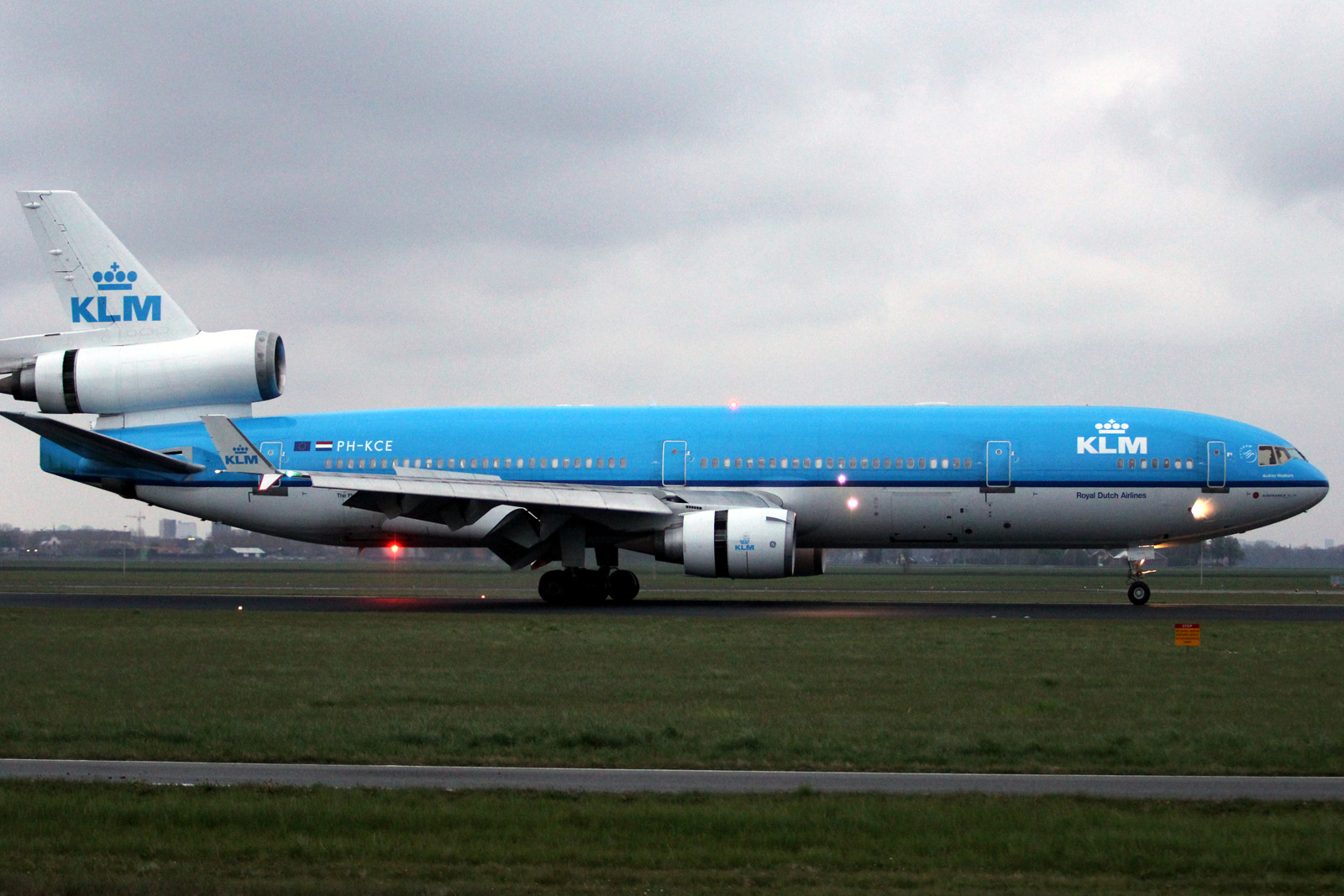 PH-KCE (48559) 1994 McDonnell Douglas MD-11