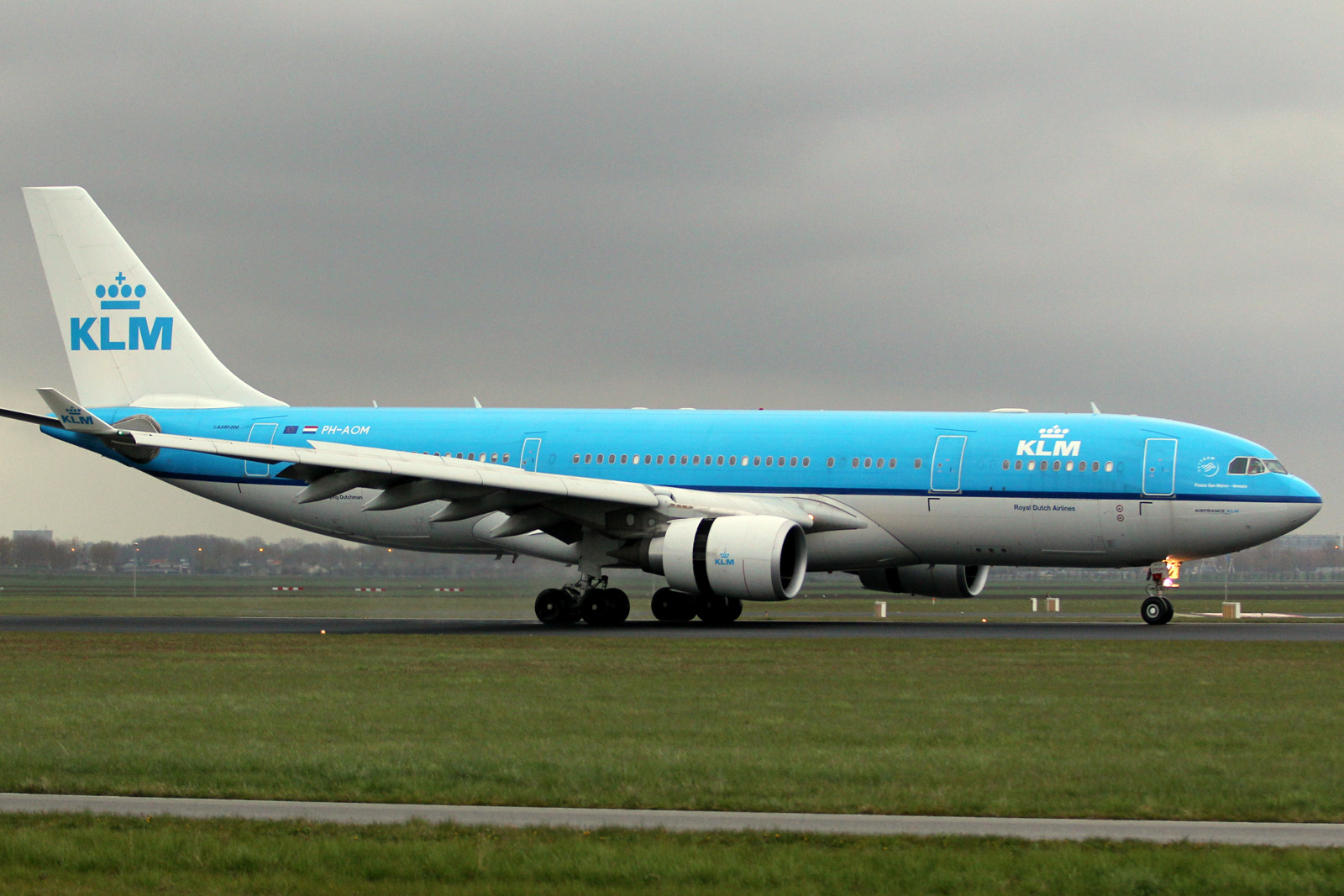 PH-AOM (1161) 2010 Airbus A330-203