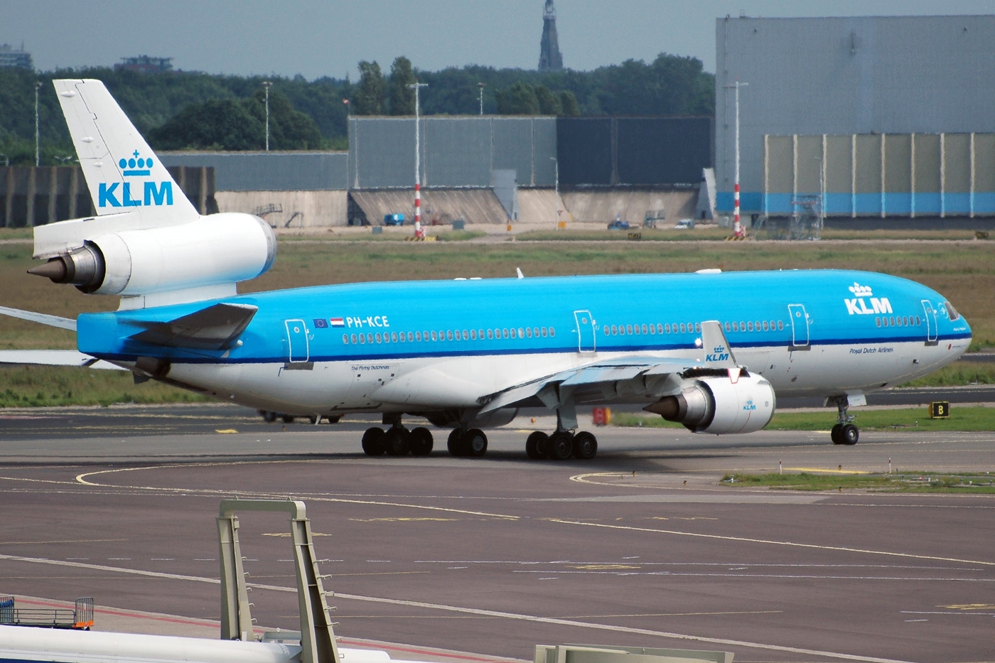 PH-KCE (48559) 1994 McDonnell Douglas MD-11