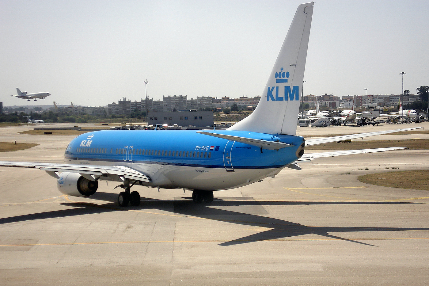 PH-BXG (30357) 2000 Boeing 737-8K2(WL)