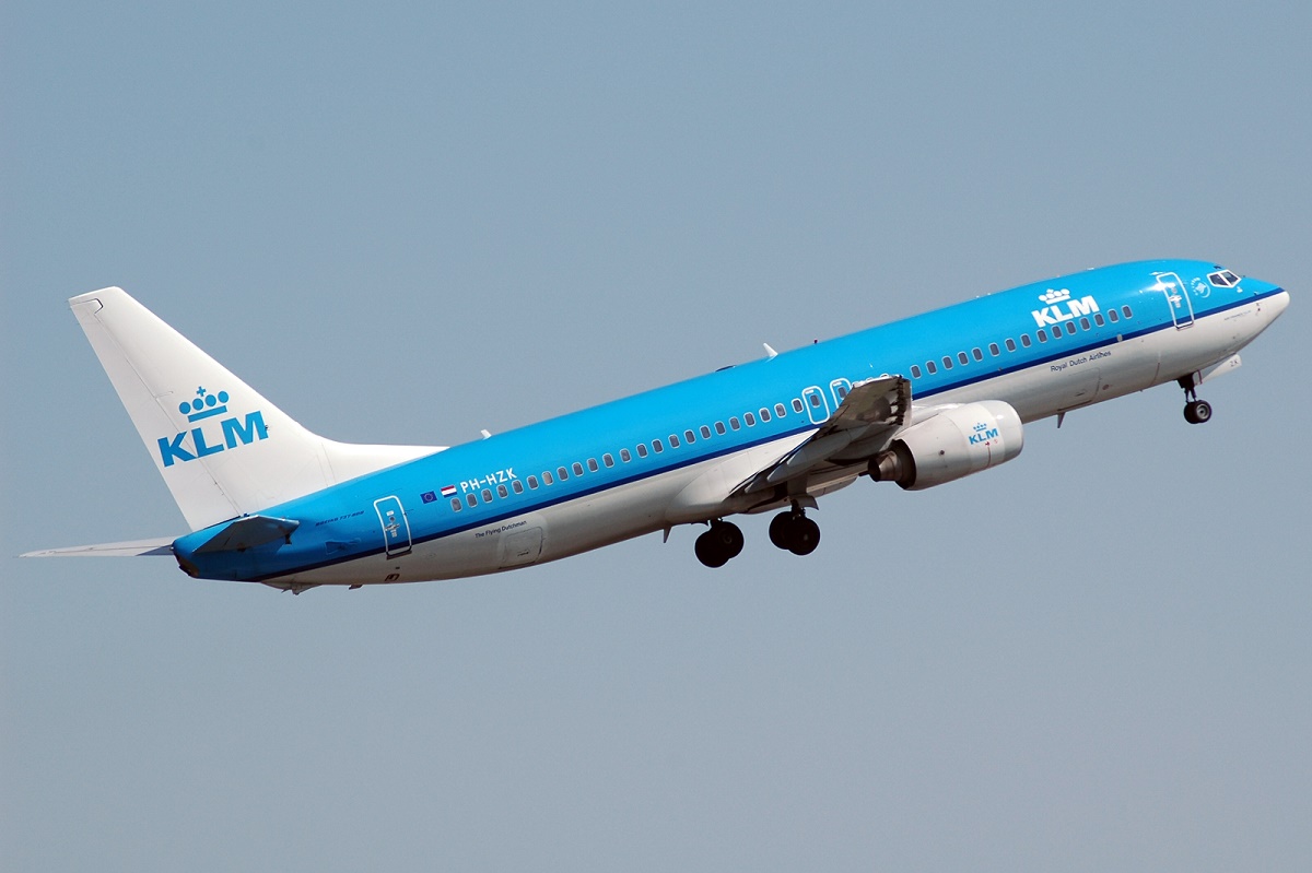 PH-HZK (30390) 2000 Boeing 737-8K2(WL)