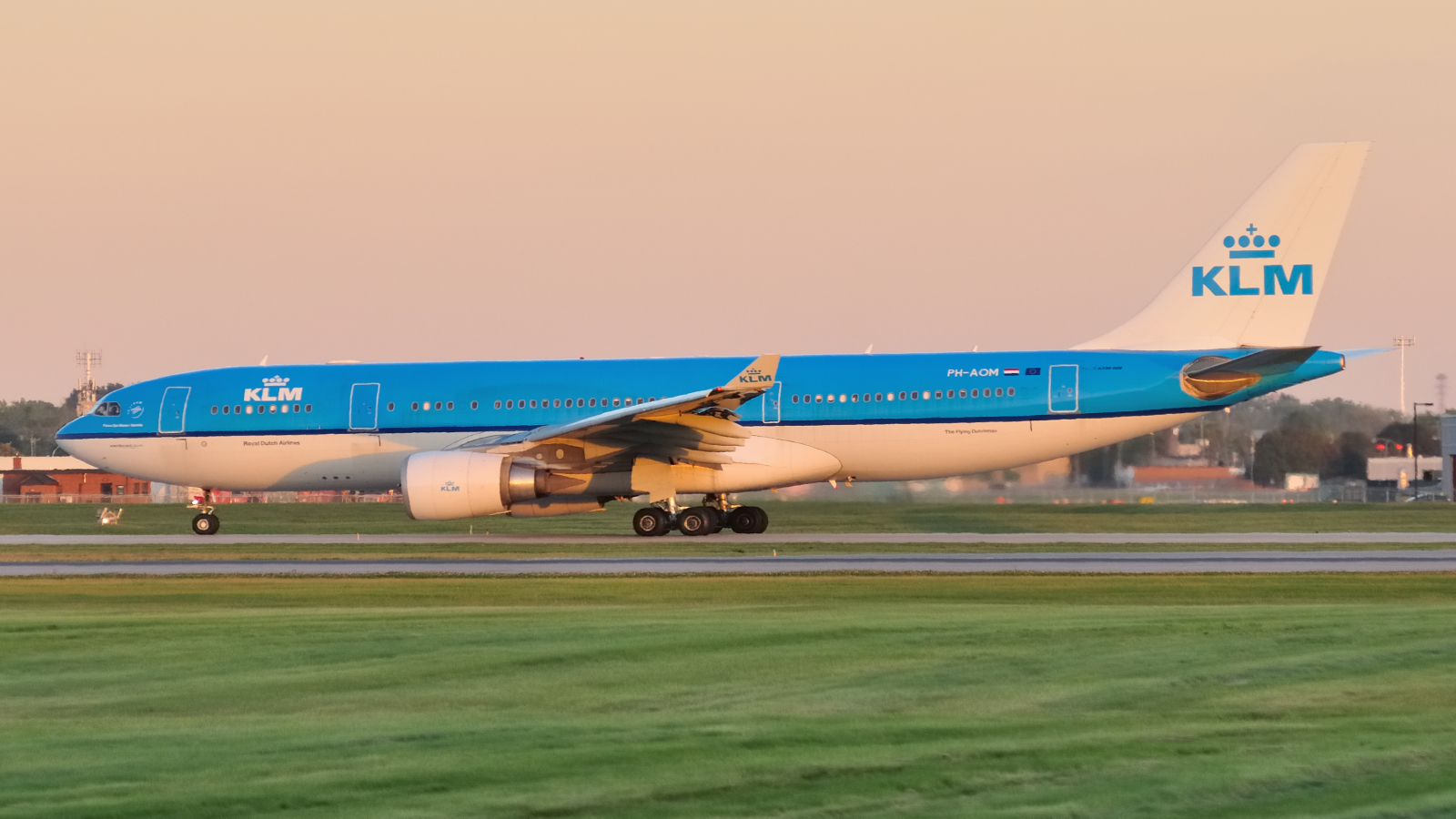 PH-AOM (1161) 2010 Airbus A330-203
