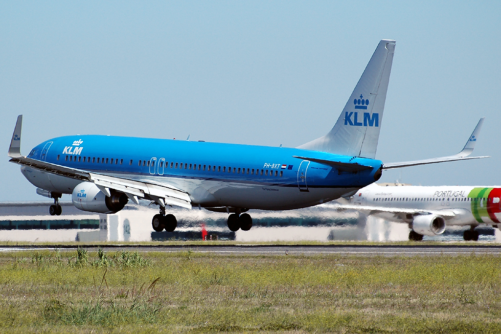 PH-BXT (32944) 2004 Boeing 737-9K2(WL)