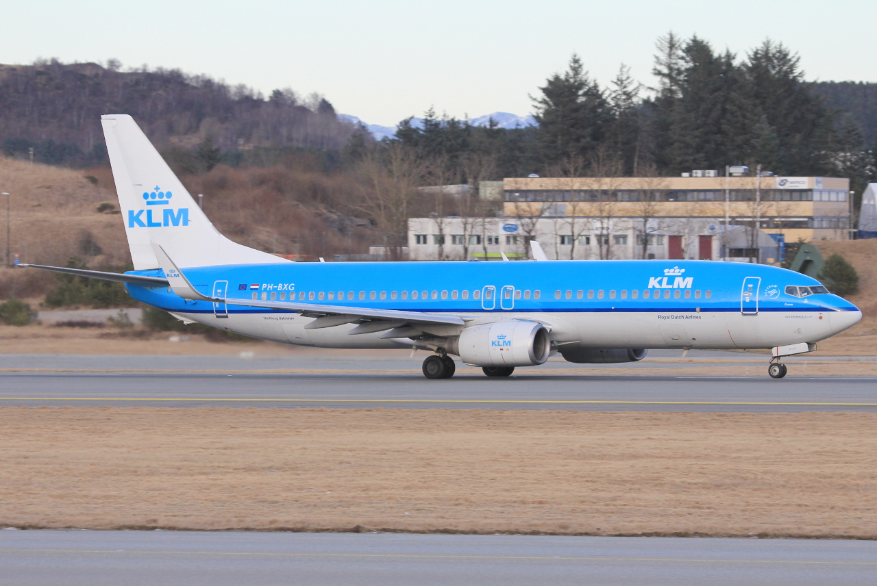 PH-BXG (30357) 2000 Boeing 737-8K2(WL)