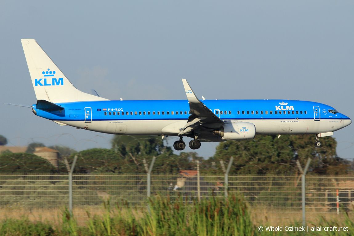 PH-BXG (30357) 2000 Boeing 737-8K2(WL)