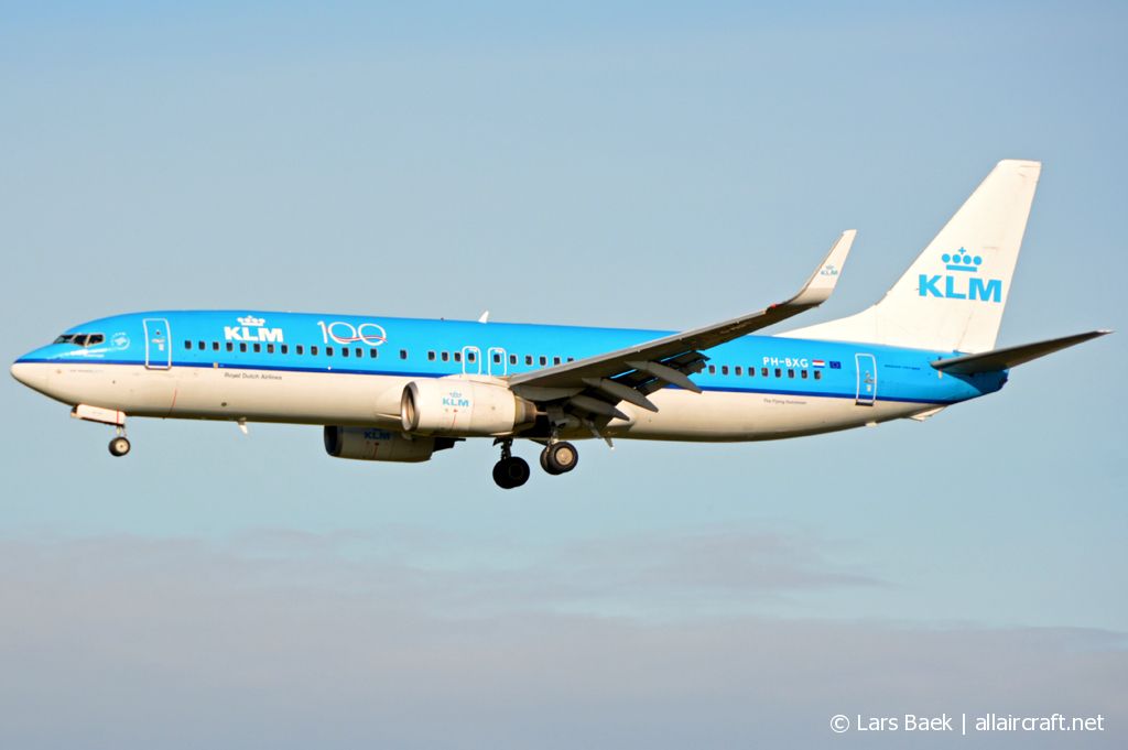 PH-BXG (30357) 2000 Boeing 737-8K2(WL)