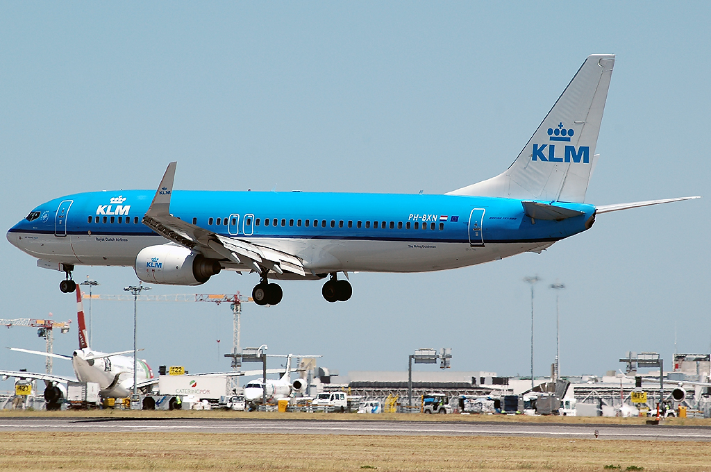 PH-BXN (30356) 2000 Boeing 737-8K2(WL)