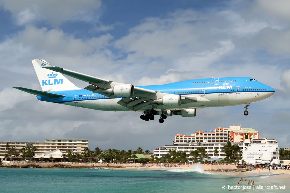 PH-BFL (25356) 1991 Boeing 747-406
