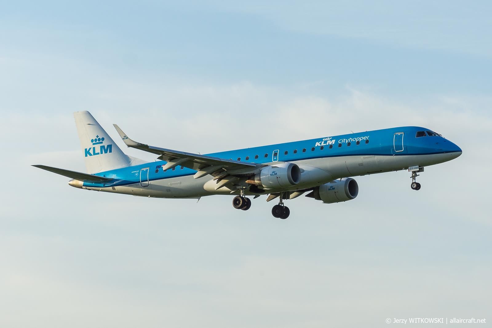 PH-EZE · Embraer 190-100STD · (WAW / EPWA)