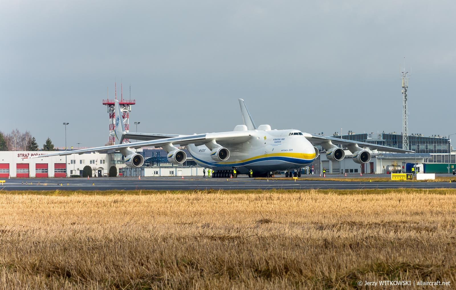 UR-82060 (19530503763) 1988 Antonov An-225 Mriya