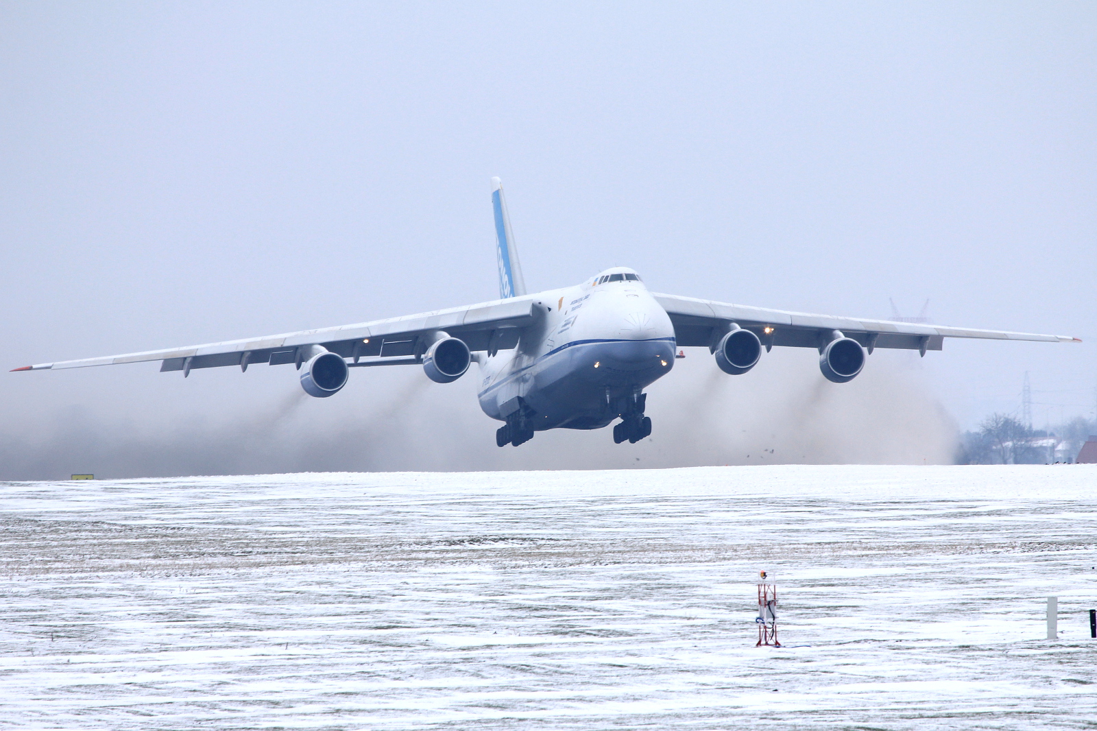 UR-82008 (19530501006) 1986 Antonov An-124-100