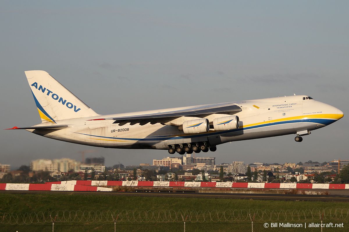 UR-82008 (19530501006) 1986 Antonov An-124-100