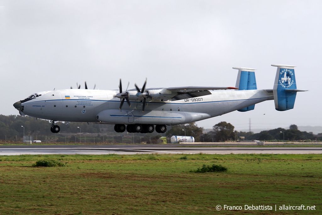 UR-09307 (043481244) 1974 Antonov An-22A