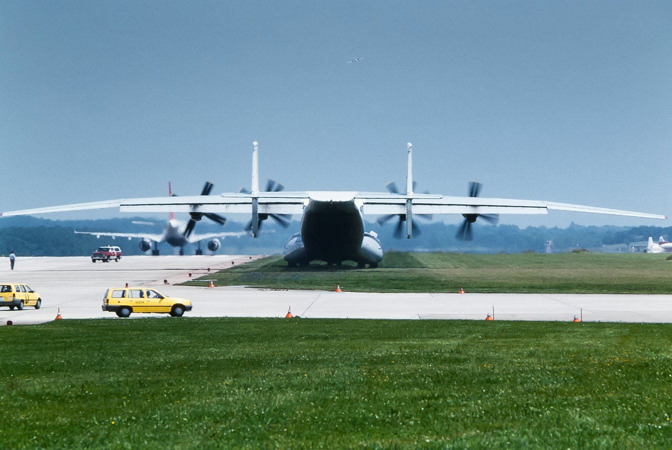 UR-09307 (043481244) Antonov An-22A