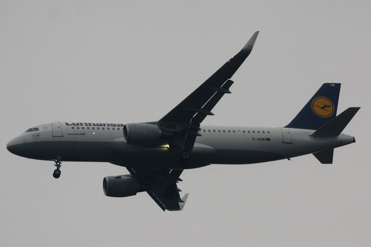 D-AIUM (6577) 2015 Airbus A320-214