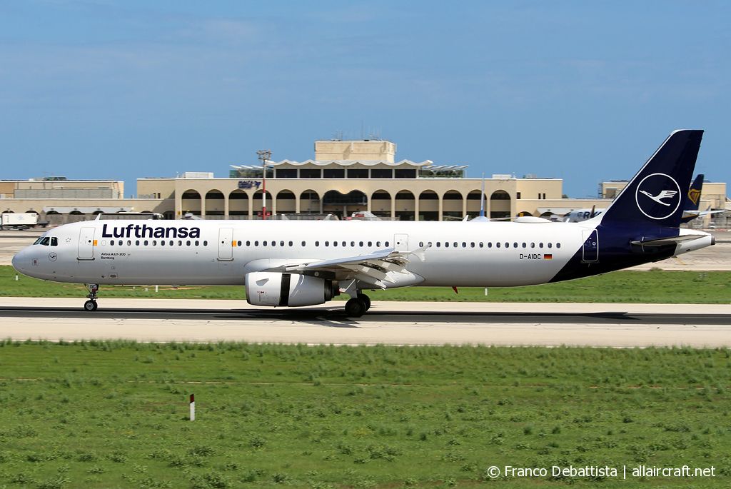 D-AIDC (4560) 2011 Airbus A321-231