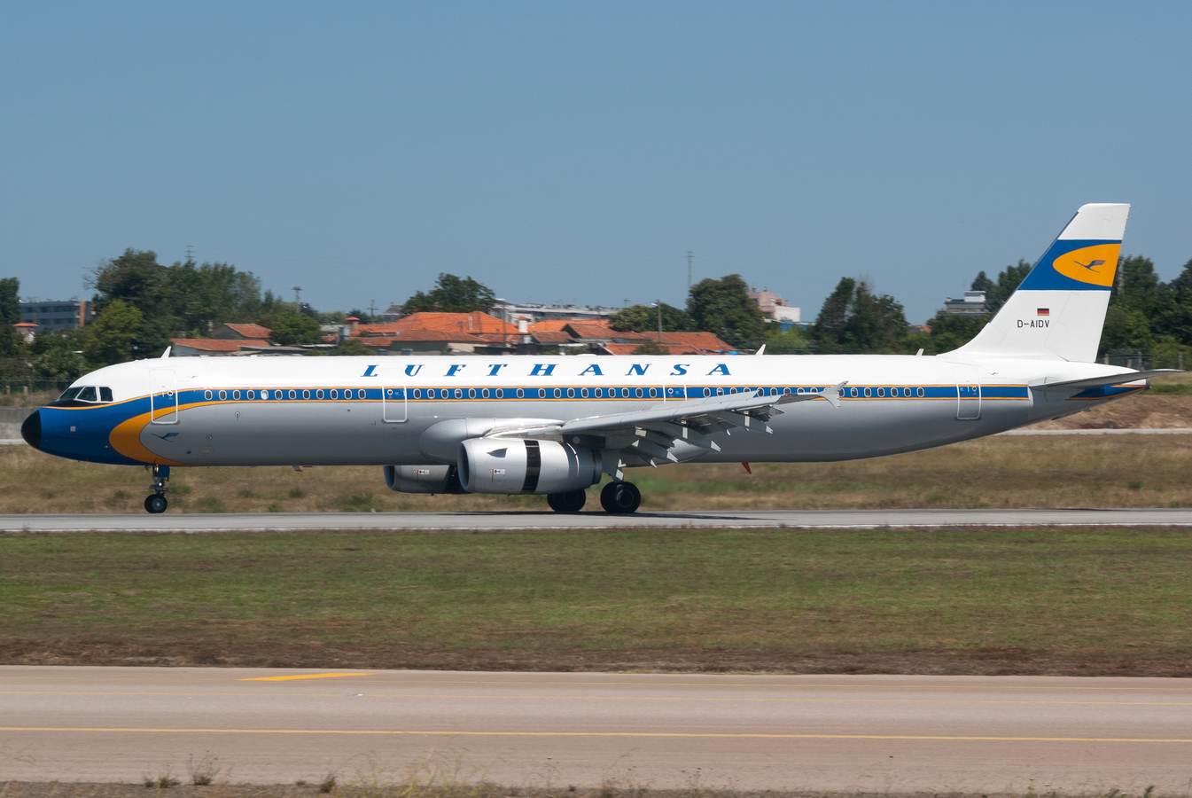 D-AIDV · Airbus A321-231 · (OPO / LPPR)