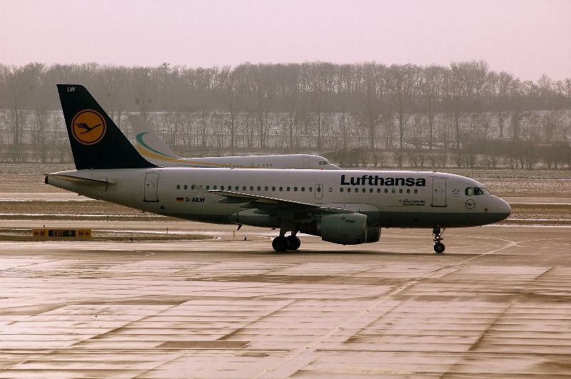 D-AILW (853) 1998 Airbus A319-114