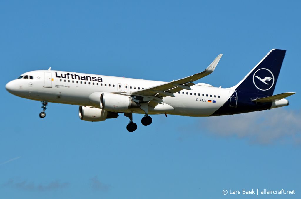 D-AIUK (6423) 2015 Airbus A320-214(WL)