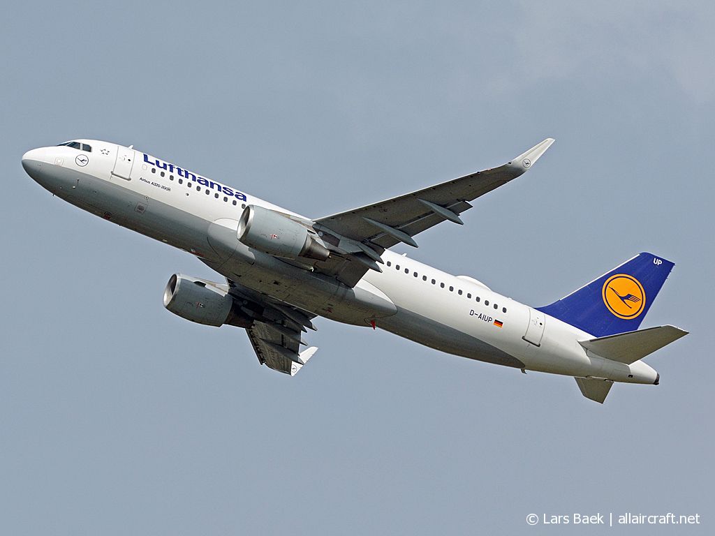 D-AIUP (6807) 2015 Airbus A320-214