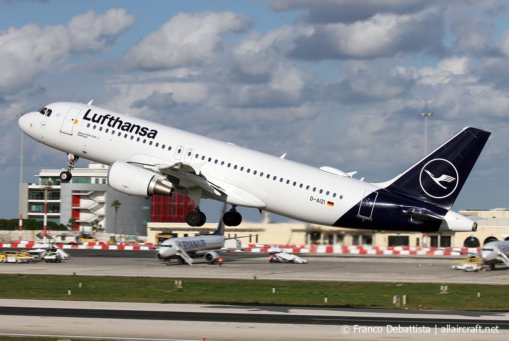 D-AIZI (4398) 2010 Airbus A320-214
