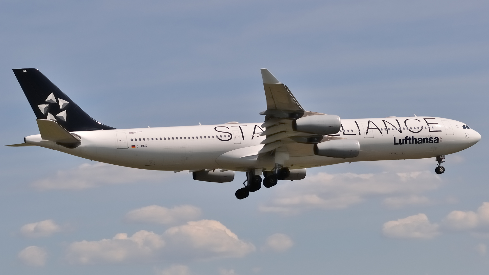 D-AIGX (354) 2000 Airbus A340-313