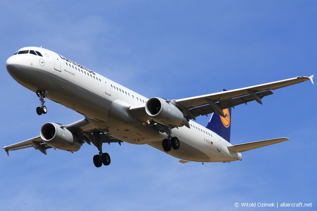 D-AIDX (6451) 2015 Airbus A321-231