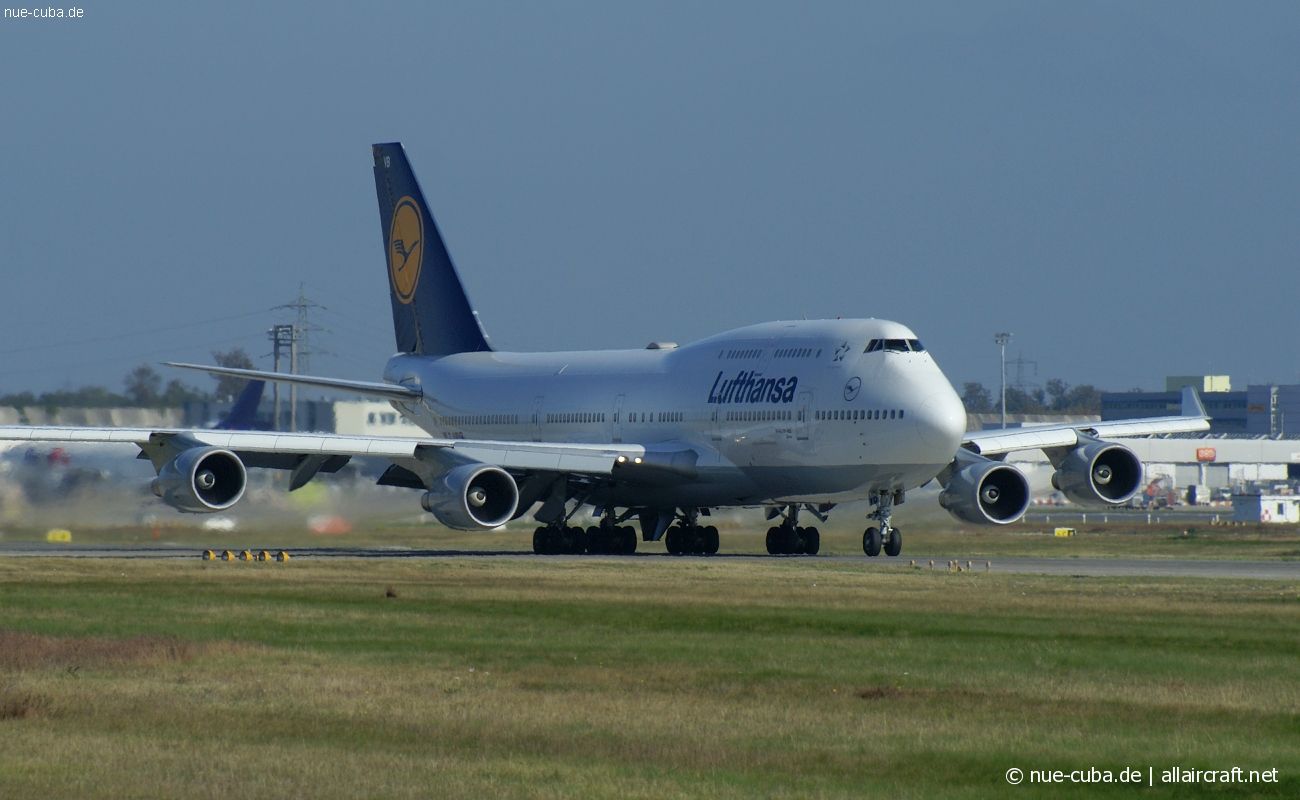 D-ABVB (23817) 1988 Boeing 747-430