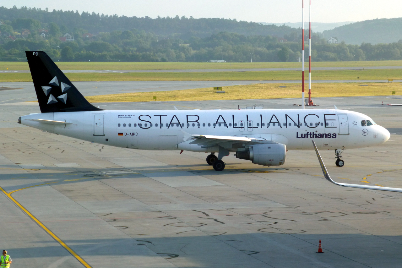 D-AIPC (071) 1989 Airbus A320-211