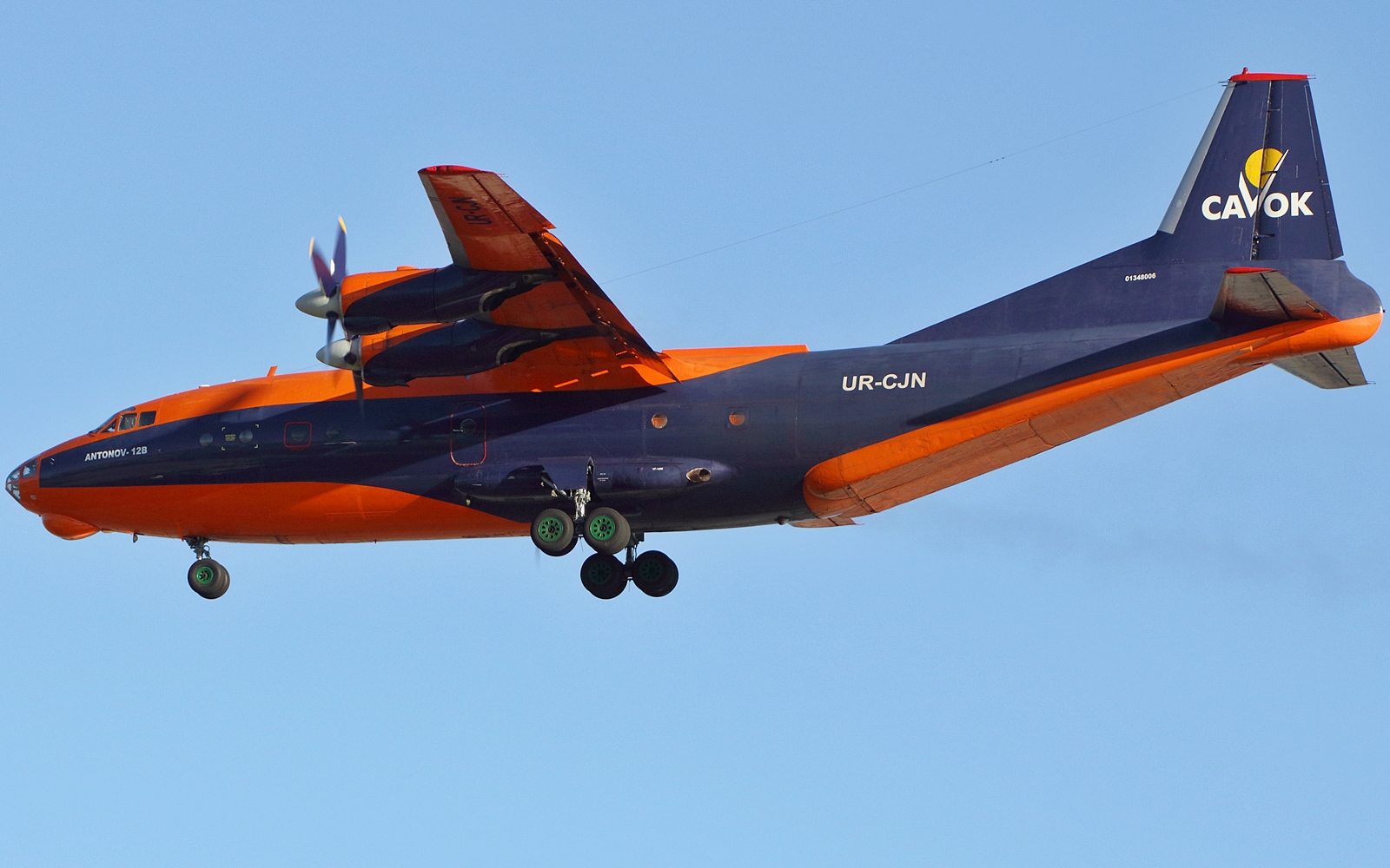 UR-CJN (01348006) 1971 Antonov An-12B