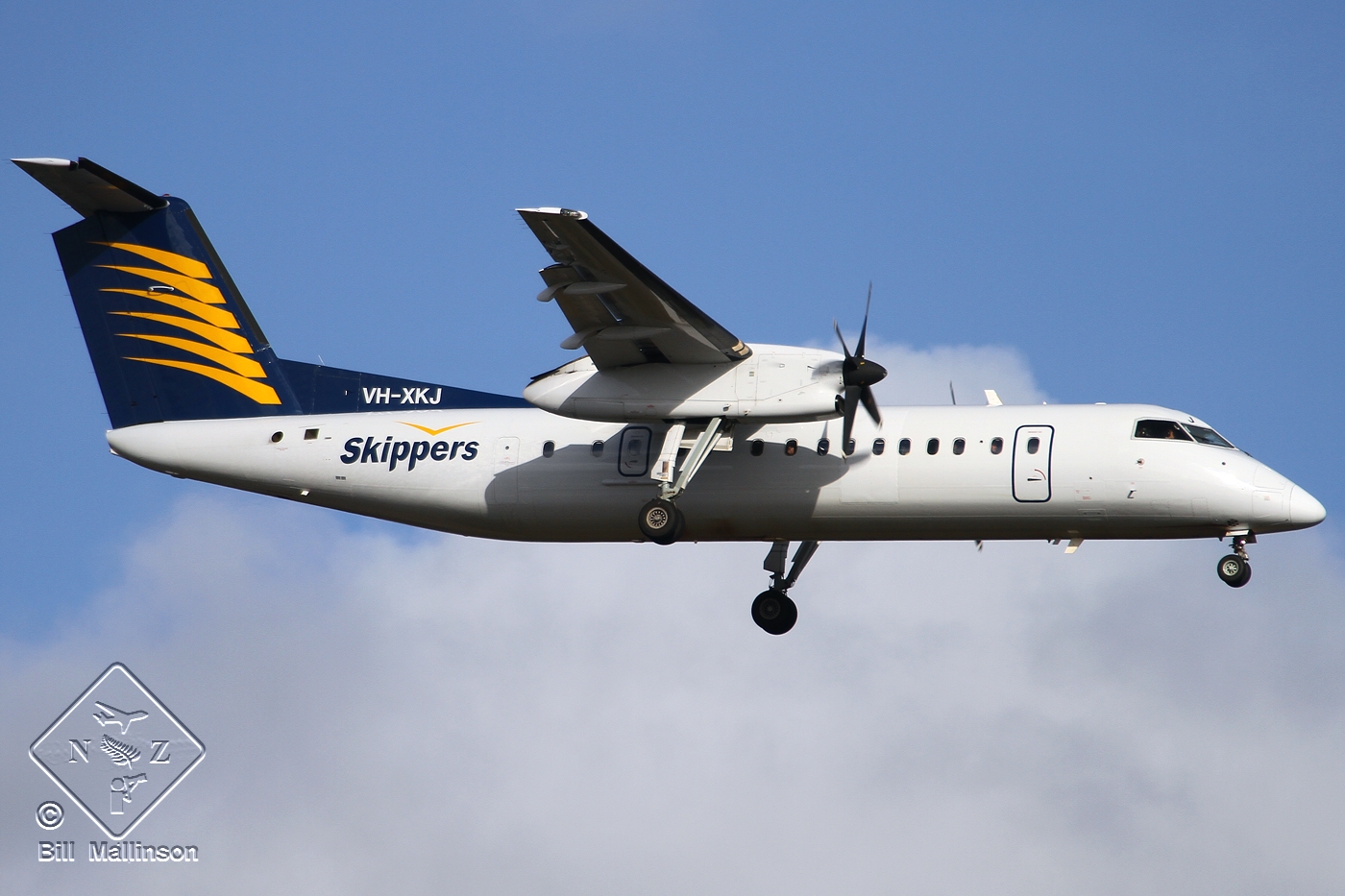 VH-XKJ (588) 2002 Bombardier Dash 8-Q315