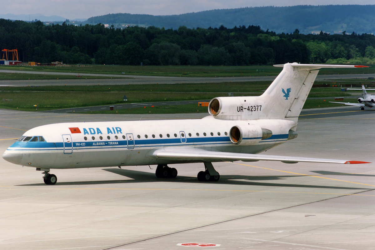 UR-42377 (4520421014479) 1990 Yakovlev Yak-42D