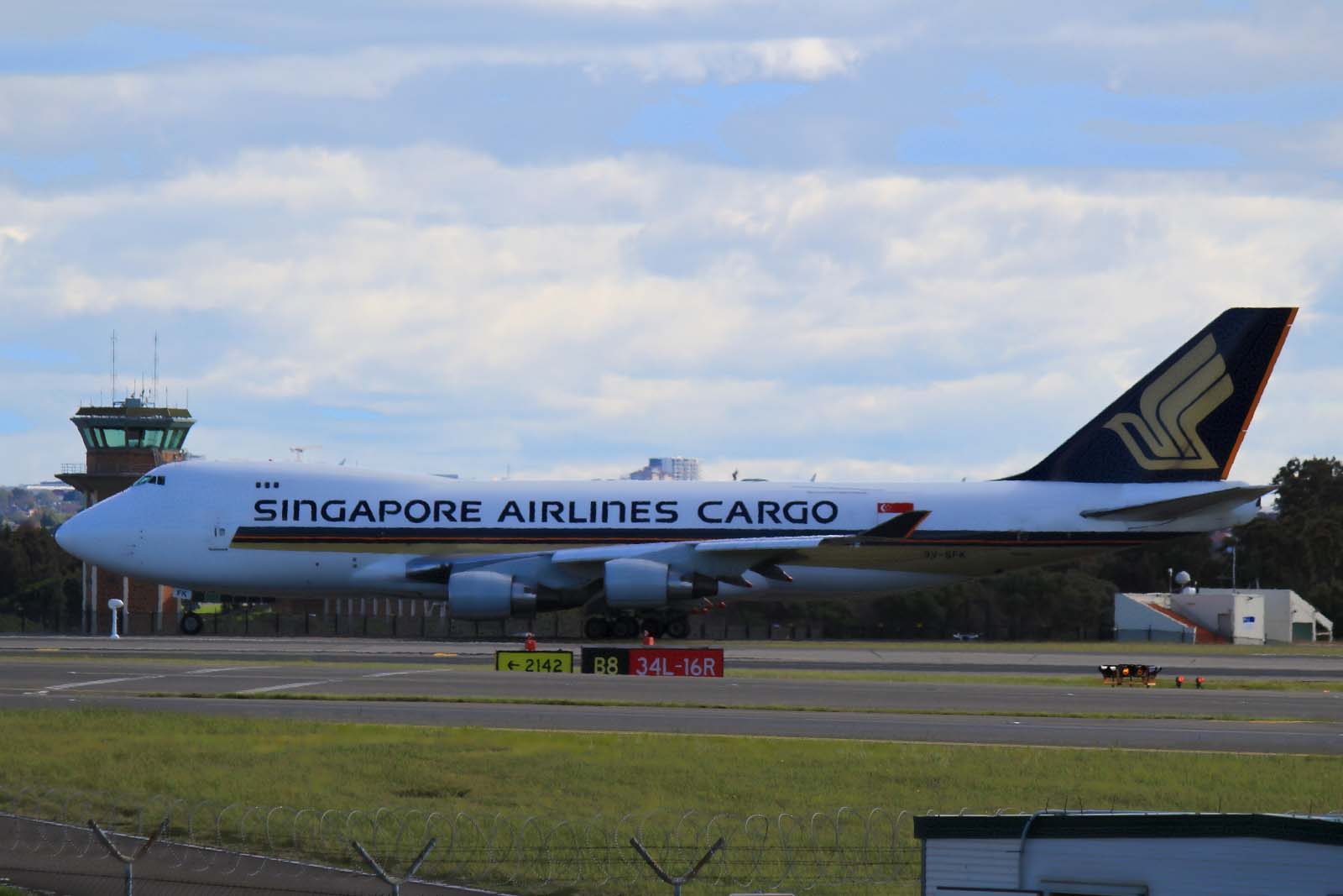 9V-SFK · Boeing 747-412F · (SYD / YSSY)