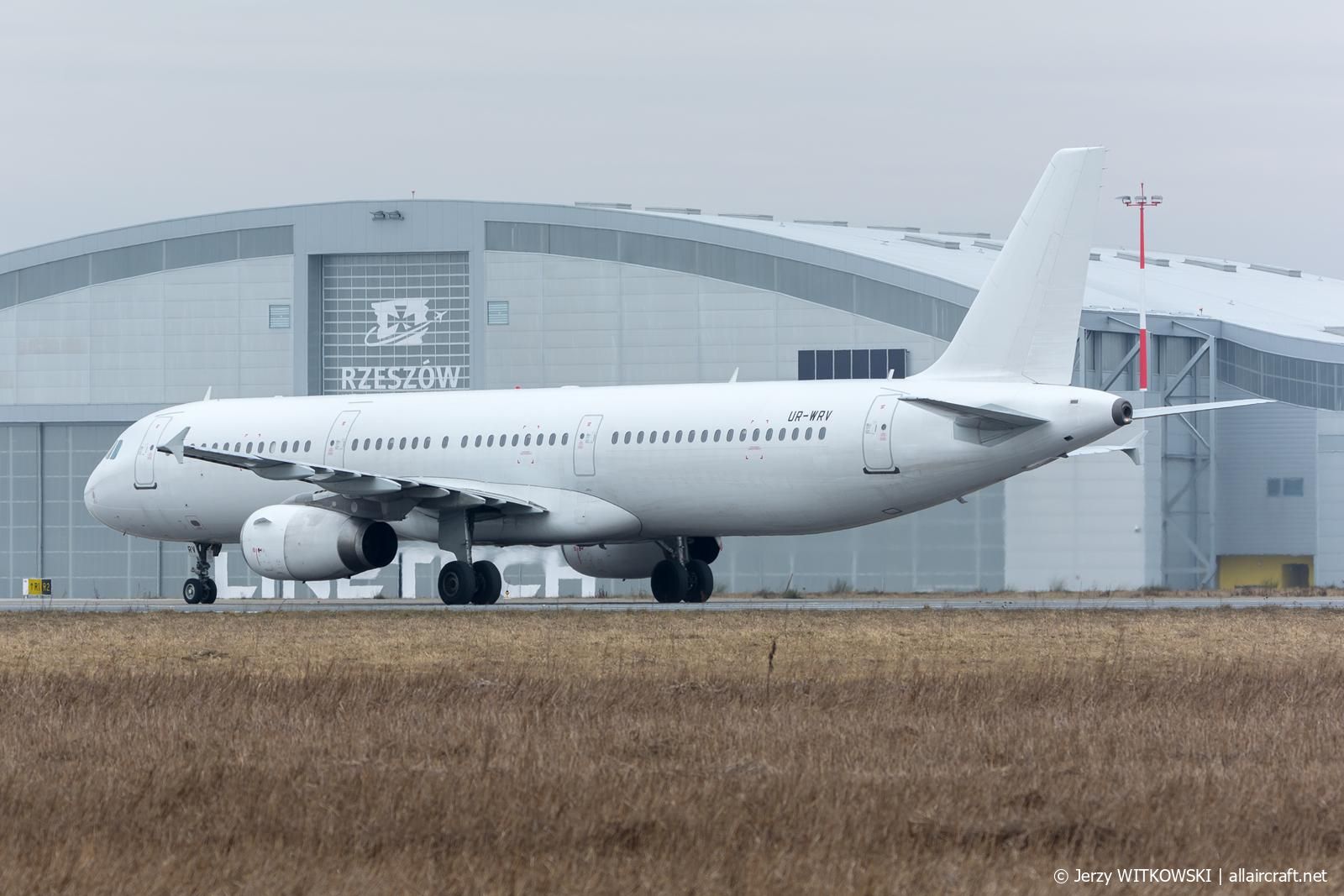 UR-WRV (1207) 2000 Airbus A321-231