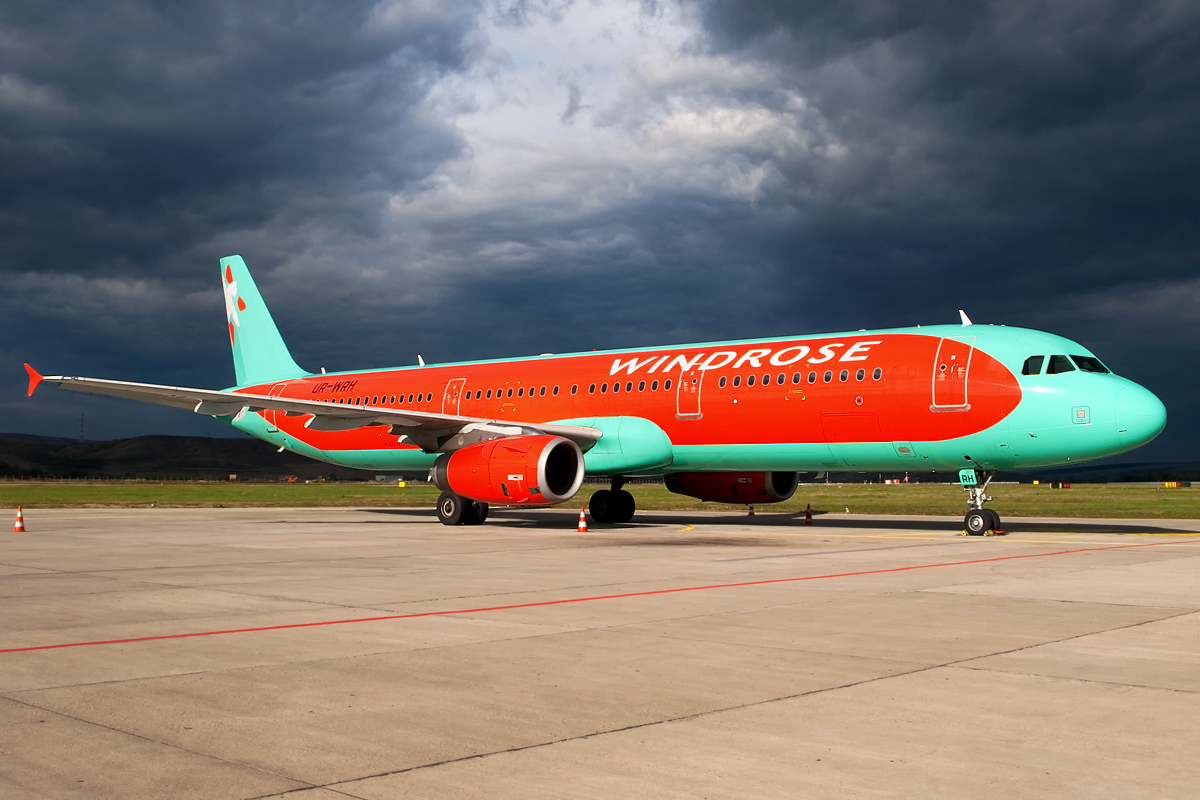 UR-WRH (cn 2462) Airbus A321-231