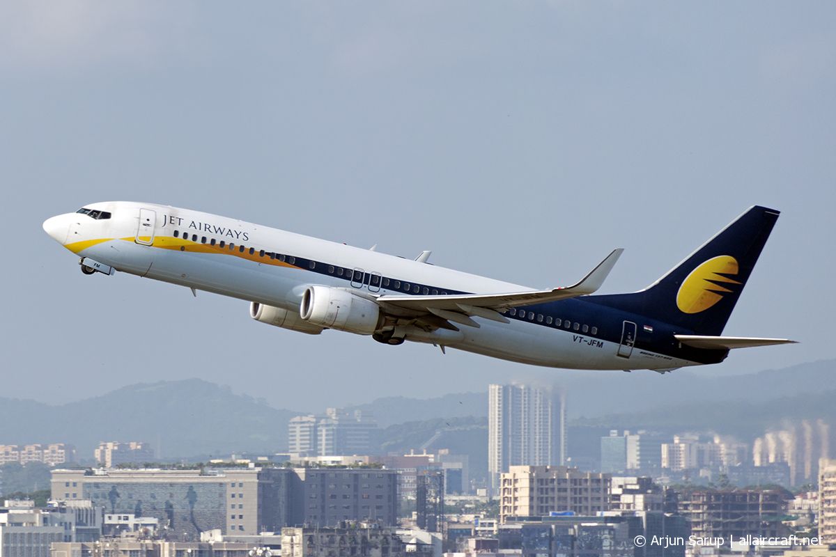 VT-JFM (39067) 2013 Boeing 737-8AL(WL)