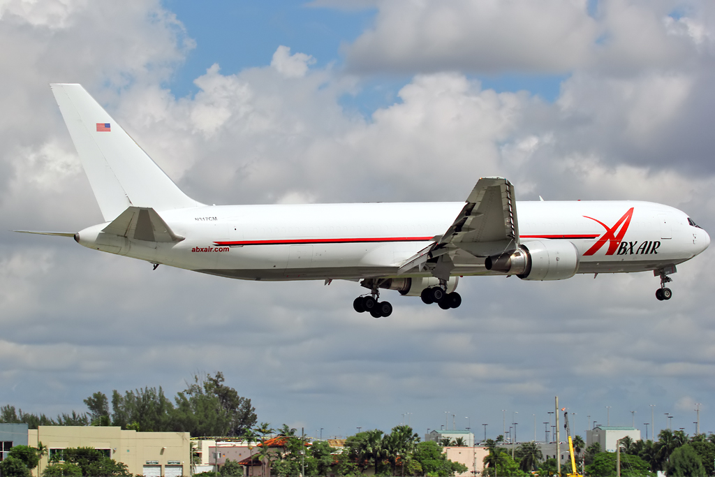 N317CM (24317) 1988 Boeing 767-338(ER)(BDSF)