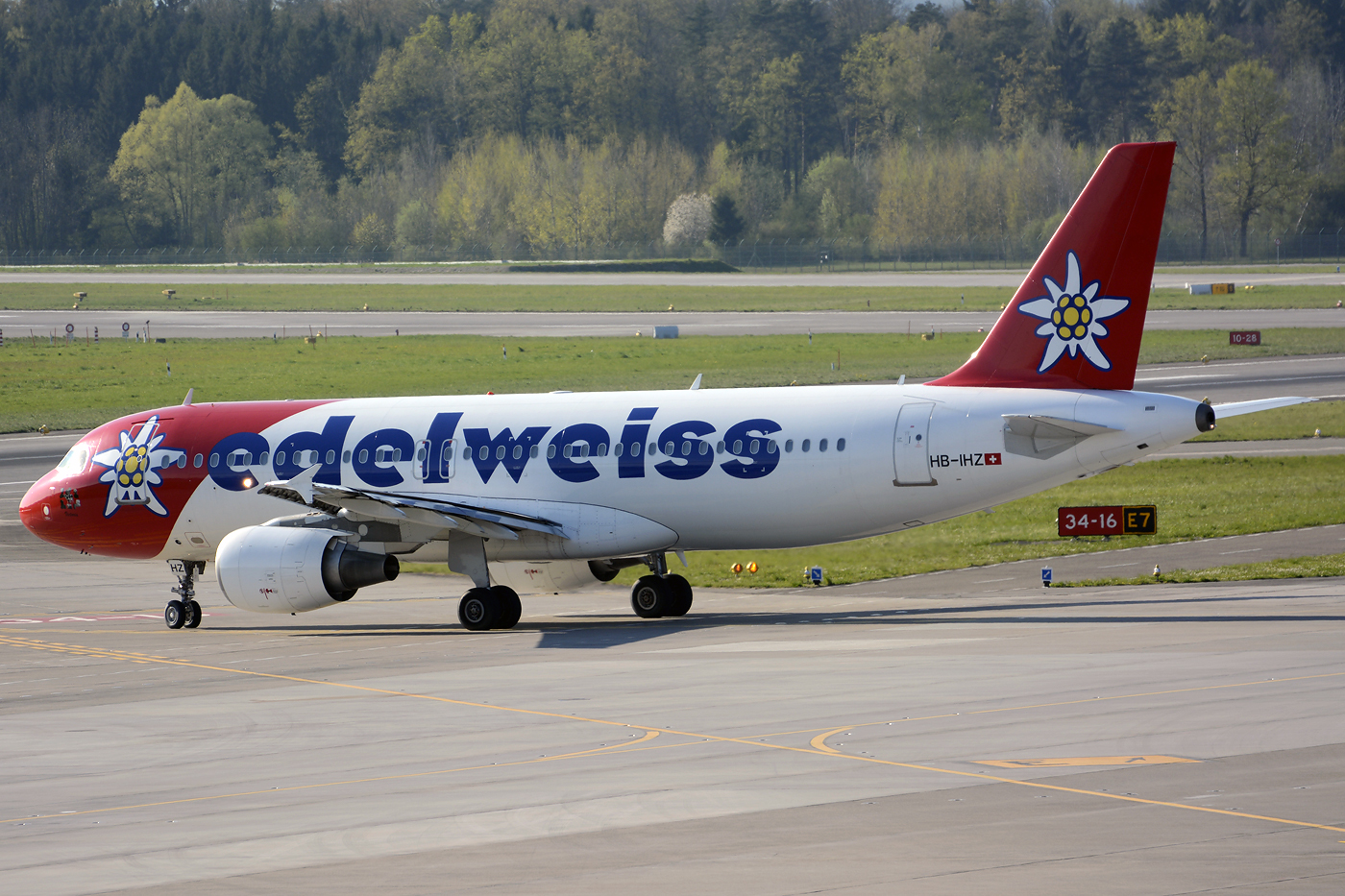 HB-IHZ (1026) 1999 Airbus A320-214