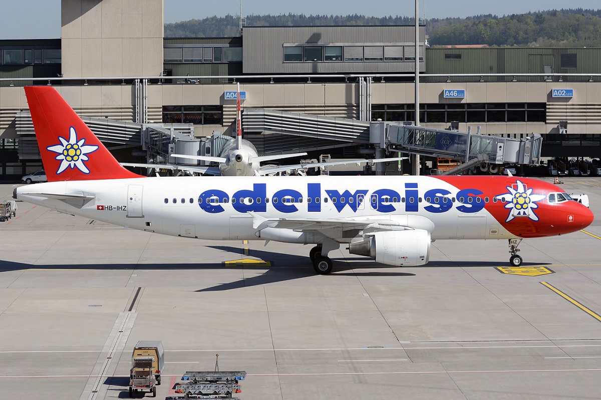 HB-IHZ (1026) 1999 Airbus A320-214