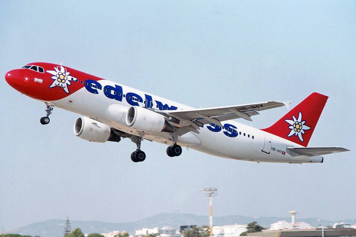 HB-IHY (947) 1999 Airbus A320-214
