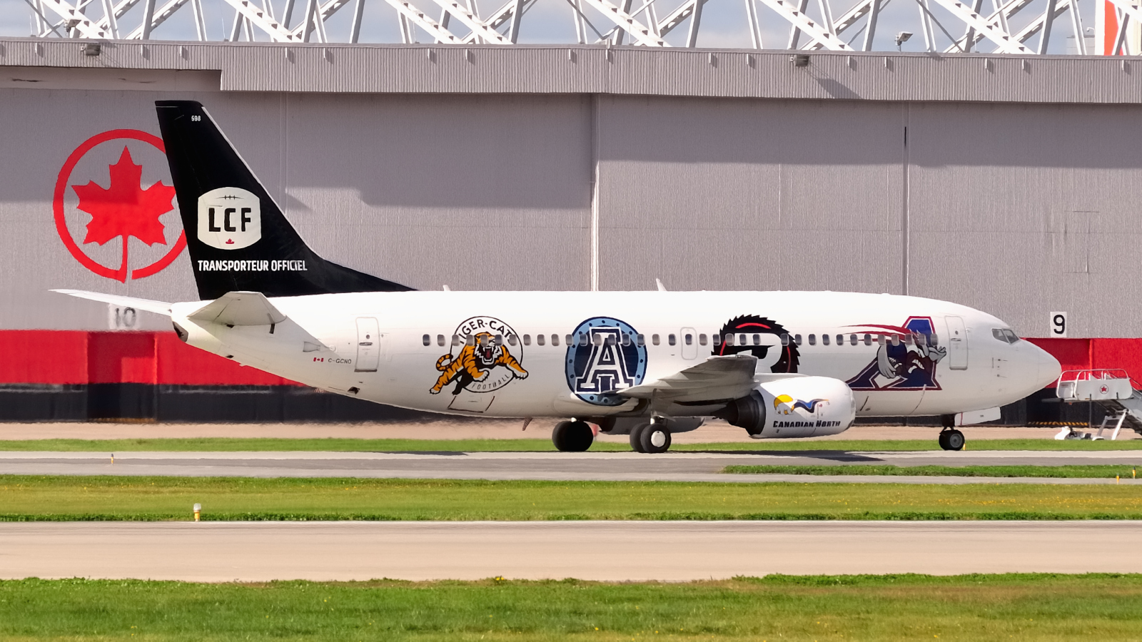 C-GCNO (28596) 1999 Boeing 737-36N