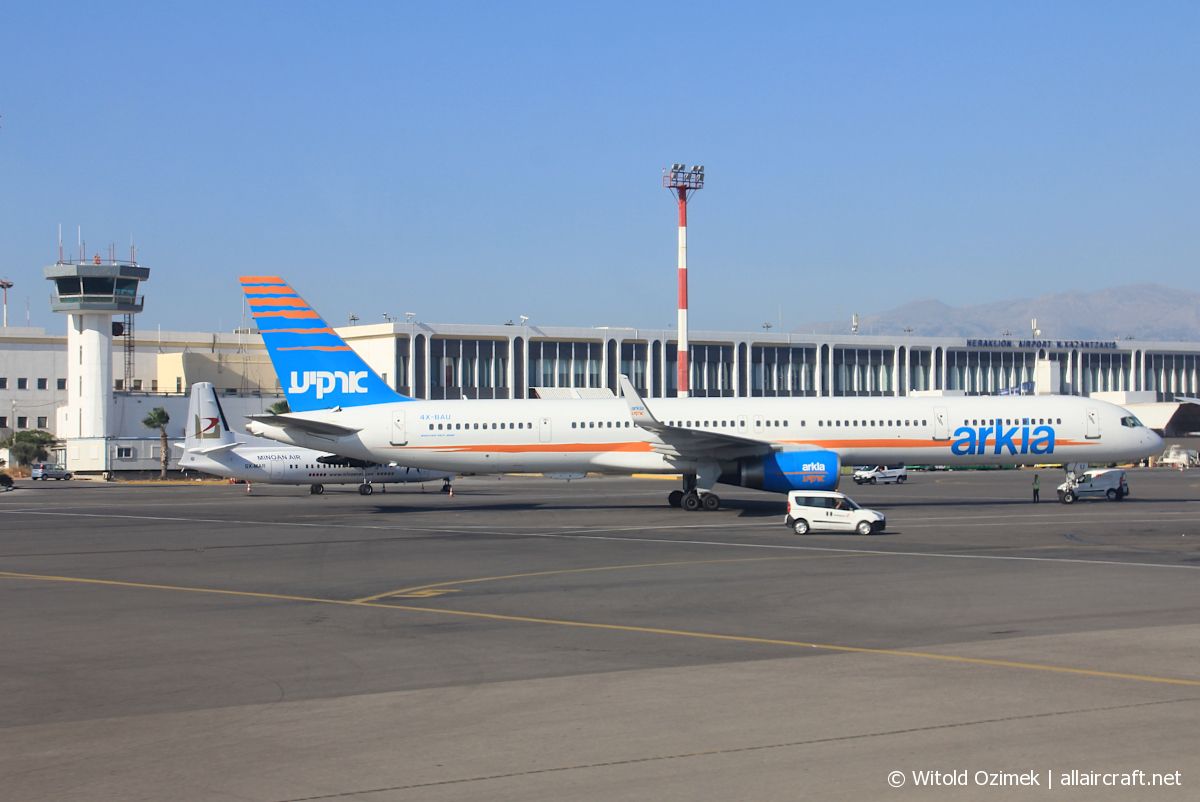 4X-BAU (cn 30178) Boeing 757-3E7