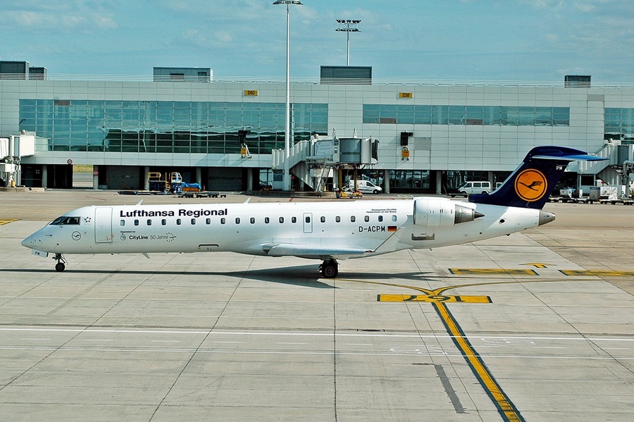 D-ACPM (10080) 2002 Bombardier CRJ-701