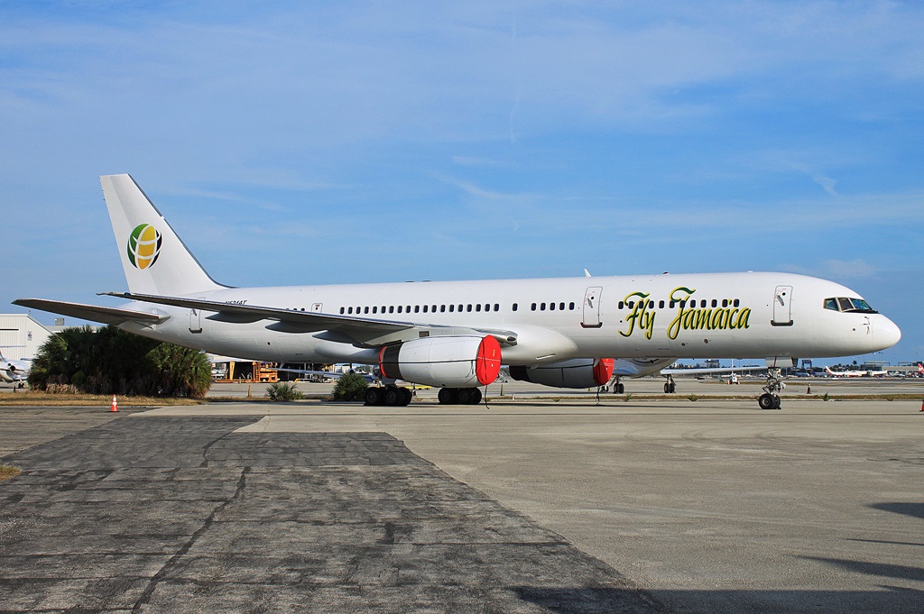 N524AT (30233) 1999 Boeing 757-23N