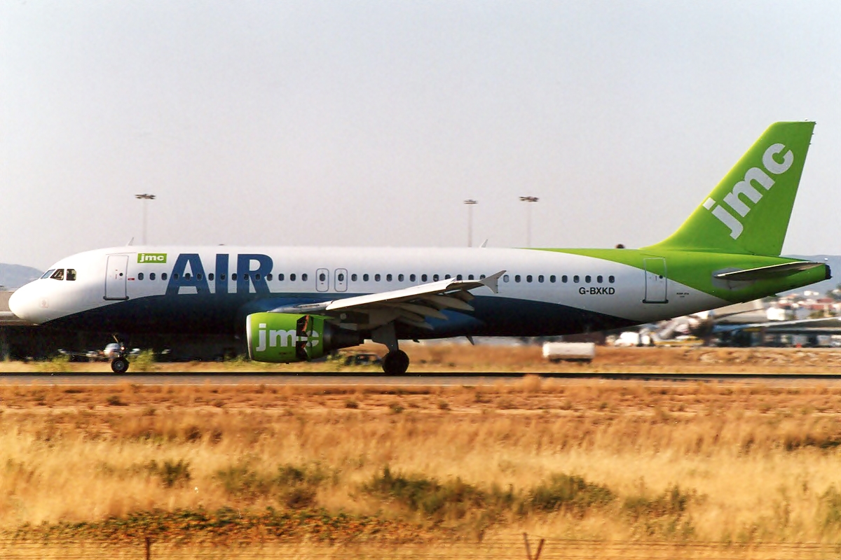 G-BXKD · Airbus A320-214 · (FAO / LPFR)