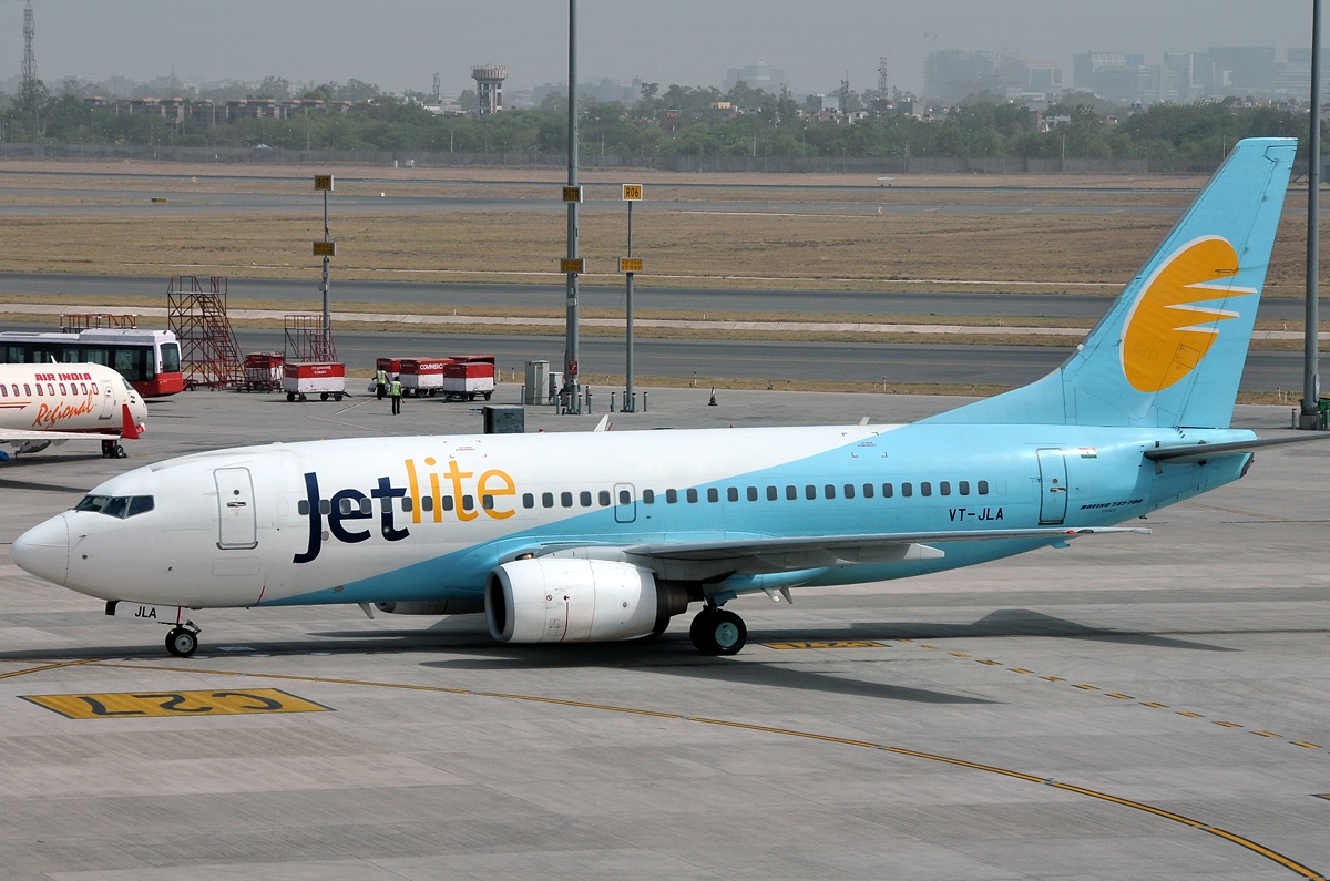 VT-JLA (30037) 2004 Boeing 737-7Q8